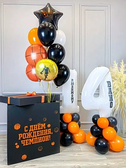 Композиция из оранжевых шаров "С днем рождения, чемпион!"