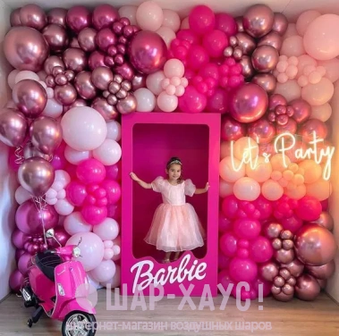 Фотозона панно из воздушных шаров "В стиле Барби" фото