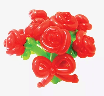 Корзинка с цветами из воздушных шаров "Семь роз"