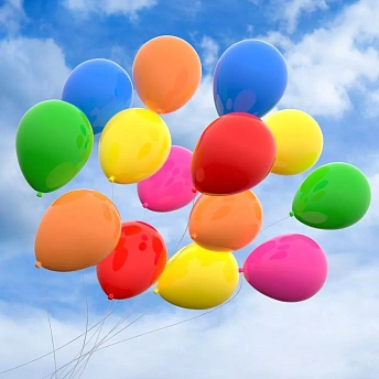Запуск 100 разноцветных воздушных шаров в небо