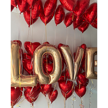 Фотозона из фольгированных шаров "Любовь"