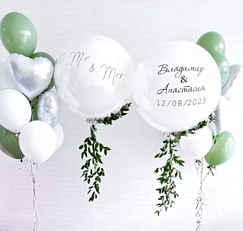 Композиция из шаров на свадьбу с декоративной зеленью