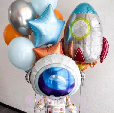 Композиция из шаров "Космонавт ракета звезды" фото