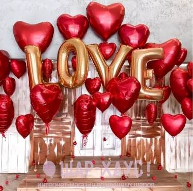 Фотозона из фольгированных шаров "LOVE" фото