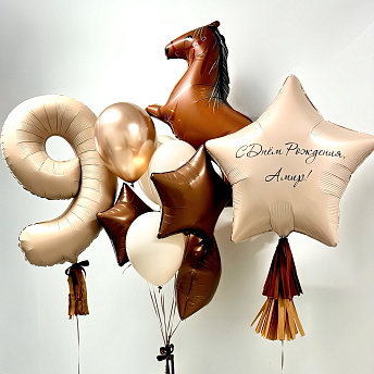 Композиция из шаров с лошадкой в бежевых тонах