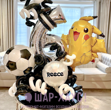 Стойка из воздушных шаров "Пикачу футболист" фото