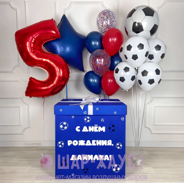 Композиция из воздушных шаров с коробкой "Футбол" фото