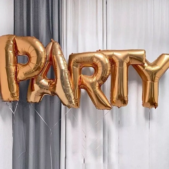 Надпись из фольгированных шаров букв "PARTY"