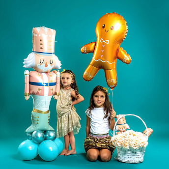 Композиция из шаров "Розовый Щелкунчик и Пряничный человечек" 