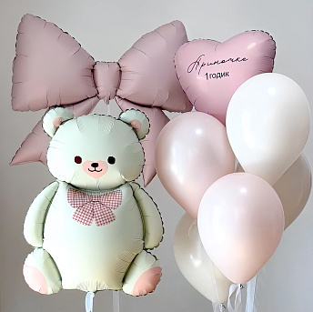 Композиция из шаров "Мишка с бантом на годик" 