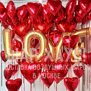 Фотозона из фольгированных шаров "LOVE"