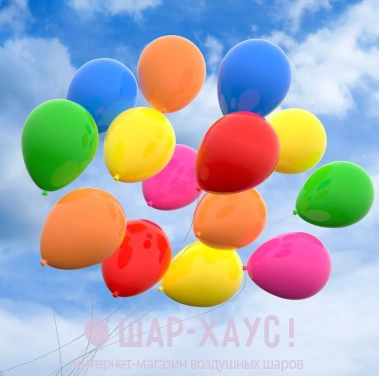 Запуск 100 разноцветных воздушных шаров в небо фото